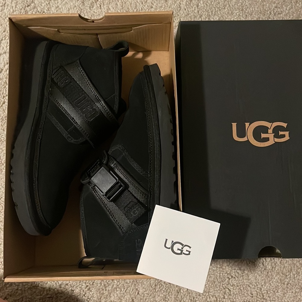 Unisex Neumel SnapBack Black UGG Boots